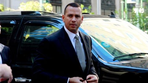 Alex Rodríguez cumple una suspensión de 211 partidos tras una investigación en la clínica Biogenesis of America.