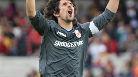 El guardameta de Morelia, Federico Vilar, celebra una anotación de su equipo en el Estadio de Ciudad Universitaria en la Ciudad de México (México). EFE/Archivo