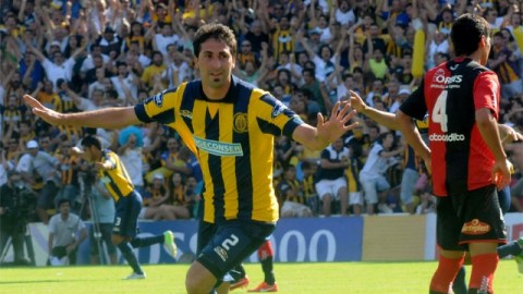 Alejandro Donatti, de Central, celebra su gol ante Newell's, en el derbi de la ciudad de Rosario.