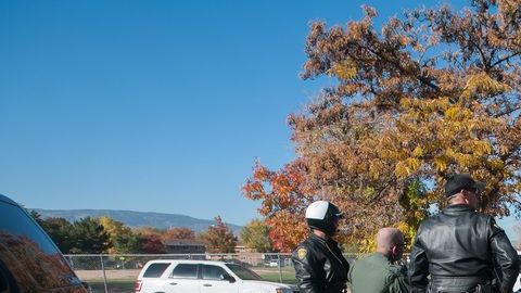 La Policía de Sparks bloqueó todos los accesos a la Escuela Secundaria Saparks, luego de producirse el tiroteo esta mañana.