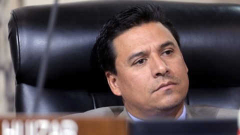 Hace un mes el representante del Distrito 14, donde hay alta población latina, sometió documentos para postularse.