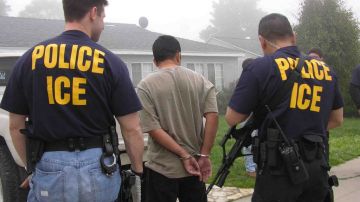 Según un informe, agentes de ICE no están haciendo un uso adecuado de la discreción legal a la hora de emitir las órdenes de reportarse a un juez de inmigración.