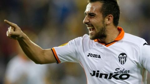 Francisco Alcacer consiguió el primer gol para el Valencia