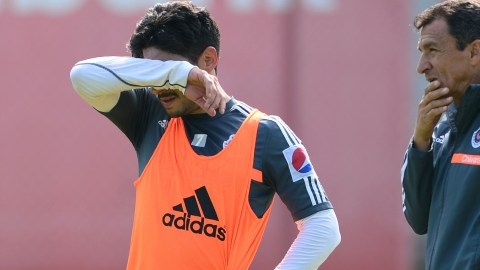 La pésima temporada de las Chivas tiene apenado a Rafael Márquez Lugo (izq.), y muy preocupado a su técnico Juan Carlos Ortega.