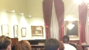 Apenas un puñado de residentes se reunieron con representantes del LAPD en Wilshire esta semana durante un foro dirigido a la comunidad latina.