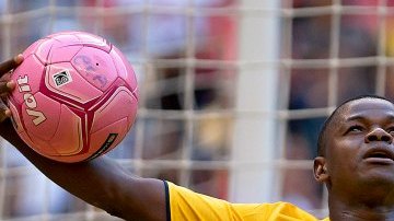 El ecuatoriano Narciso Mina consiguió el tercer gol para las Águilas, por la vía del penal