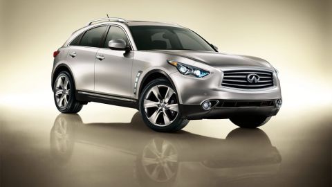 La JX es una SUV moderna y lujosa para familias que se desplazan con estilo, facilidad y seguridad.