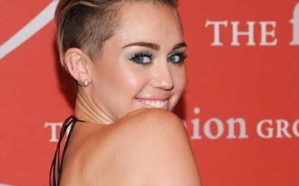 Parece que Miley Cyrus busca dar otra imagen menos polémica.