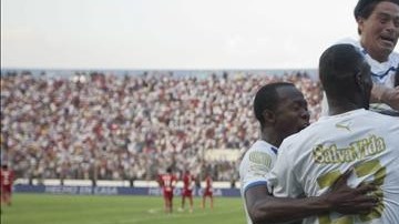 Imagen de archivo de algunos jugadores del C.D. Olimpia. EFE/Archivo