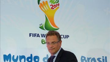 Fotografía tomada el pasado 10 de octubre en la que se registró al secretario general de la FIFA, Jérôme Valcke, durante una rueda de prensa en la que informó que la FIFA recibió 6,2 millones de solicitudes de entradas para los 64 partidos del Mundial de Brasil 2014 en la primera fase de ventas. EFE