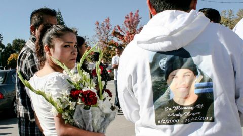 Cientos acudieron al velatorio de Andy López en 2013. Hoy continúa la lucha por justicia.