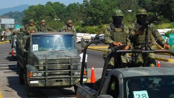 Cientos de efectivos del Ejército mexicano arribaban ayer al estado de Michoacán tras la ola de violencia en ese estado.