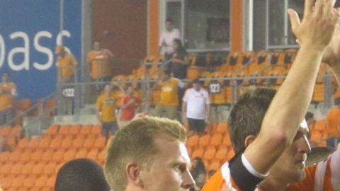 El Dynamo de Houston selló su boleto a las Semifinales de la Conferencia Este con una contundente victoria de 3-0, el jueves por la noche en el BBVA Compass Stadium.