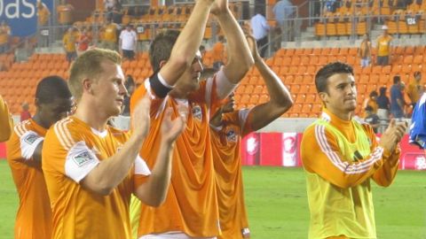 El Dynamo de Houston selló su boleto a las Semifinales de la Conferencia Este con una contundente victoria de 3-0, el jueves por la noche en el BBVA Compass Stadium.