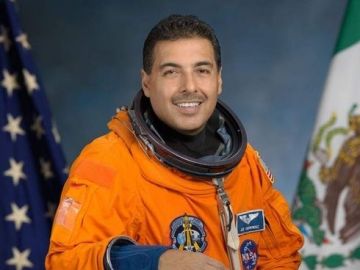 El astronauta José Hernández te da algunos consejos para lidiar con el confinamiento en el hogar. (Cortesía NASA).