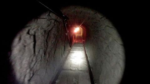 Autoridades aseguran que el narcotúnel, equipado con electricidad, ventilación y un sistema ferroviario, es el más grande y sofisticado que han encontrado en la frontera sur en dos años.