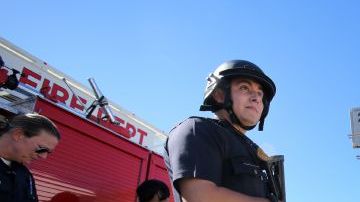 LAX continúa en estado de emergencia, con vigilancia aumentada tras el tiroteo que dejo 7 heridos y un muerto.