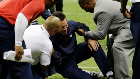Gary Kubiak se repone en el hospital.