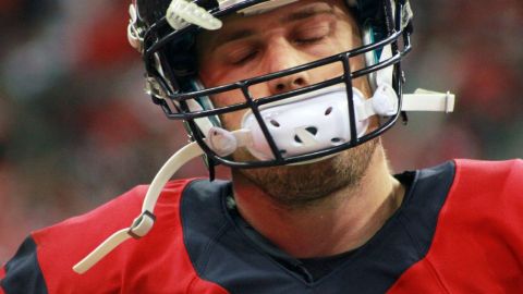 El quarterback notavo del los Texans Case Keenum tuvo una noche buena como titular, pero no fue suficiente ante los Colts de Indianapolis.