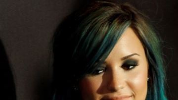 Demi Lovato ahora luce un look diferente al tono azul de cabello que había mostrado.