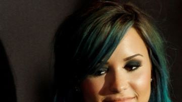 Demi Lovato ahora luce un look diferente al tono azul de cabello que había mostrado.