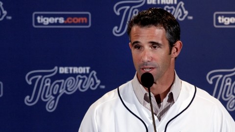 Brad Ausmus dialoga con los reporteros en la conferencia de prensa de ayer tras ser investido como felino.