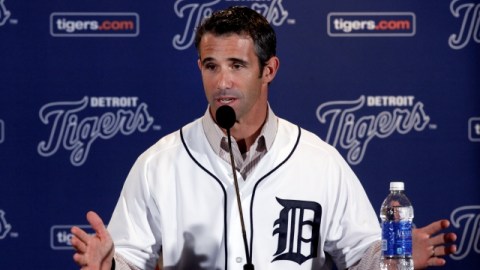 Brad Ausmus dialoga con los reporteros en la conferencia de prensa de ayer tras ser investido como felino.