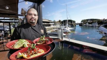 Octavio Flores es chef en el restaurante Sol sobre Pacific Coast Highway en Newport Beach.