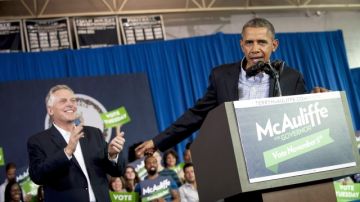 El Presidente Obama hace campaña por Terry McAuliffe quien también cuenta en  su campaña con el apoyo de dos 'pesos pesados' dentro del Partido Demócrata, Bill y Hillary Clinton.