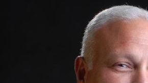 James Tuller-Cintrón ha ocupado puestos relevantes en su carrera en la Policía de Nueva York .