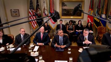 El presidente Barack Obama durante la reunión con líderes empresariales en el Salón Este de la Casa Blanca, acompañado del vicepresidente Joe Biden.