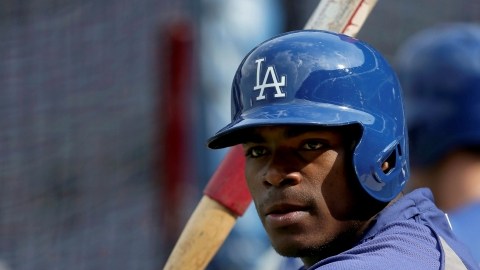 El jardinero de los Dodgers de Los Angeles pasó 12 horas de servicio comunitario.