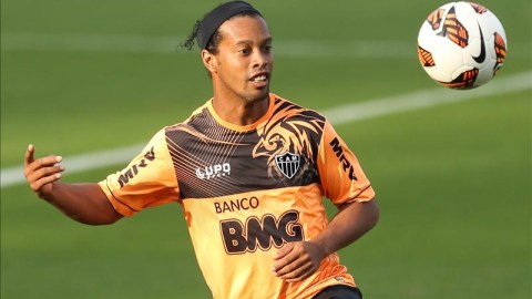 Ronaldinho es la principal estrella del Atlético Mineiro, el actual campeón de la Copa Libertadores y uno de los dos mejores equipos de Belo Horizonte.
