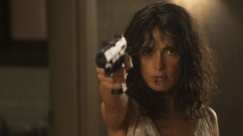 Se difundió una de las primeras imágenes de Salma Hayek en la cinta 'Everly'.