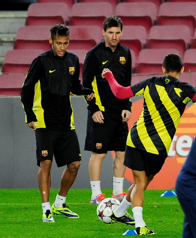 FC Barcelona Neymar, from Brazil, left, and Lionel Messi, from Argentina, second left, attend a training session at the Camp Nou in Barcelona, Spain, Tuesday, Nov. 5, 2013.  FC Barcelona will play against AC Milan in a group H Champions League soccer match on Wednesday Nov. 6. (AP Photo/Manu Fernandez)
