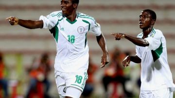 El nigeriano Awoniyi (18) festeja después de abrir el marcador ayer, ante la selección de Suecia, en el Estadio Rashid en Dubai.