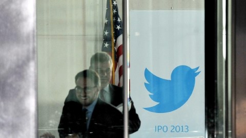 Mientras los analistas de Wall Street observan Twitter antes de su oferta pública inicial, unos cuantos manifiestan preocupación.