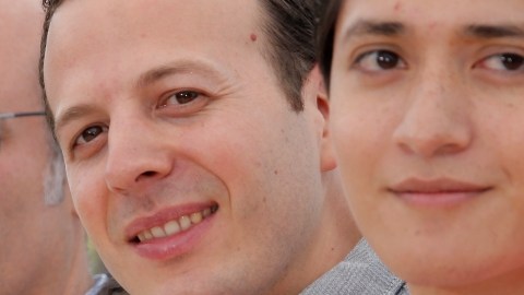 Director Amat Escalante (centro) con los actores  de 'Heli' en Cannes.