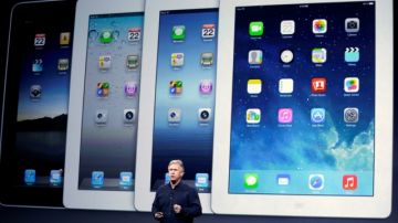 Phil Schiller, vicepresidente de mercadeo de Apple, durante la presentación reciente de  iPad Air. Apple vendió la friolera de 33.8 millones de iPhones en el último trimestre.