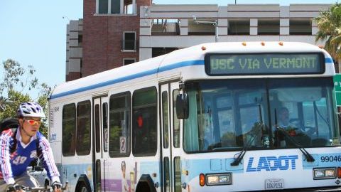 Empleados del Departamento de Transporte de Los Ángeles (LADOT) son investigados por uso indebido de recursos.