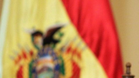 El mandatario viste ropa con detalles típicos de su país.