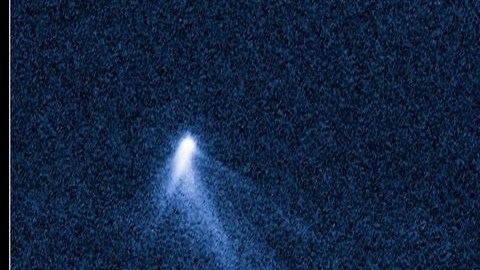 El asteroide, nombrado P/2013 P5, rota  de tal manera que su superficie se está desprendiendo.