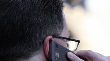 Amigos, familiares, periodistas y personas anónimas pueden llamarle para cumplir su objetivo.