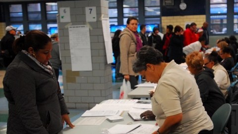 Entre los hispanos que ganaron las alcaldías, seis fueron reelegidos y dos son nuevos en el puesto.