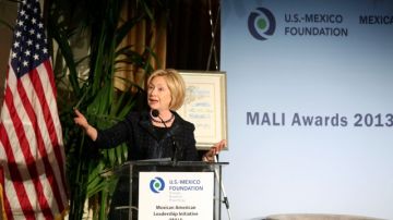 Hillary Clinton recibió  en Los Ángeles el Premio de Hermandad de la 'Mexican American Leadership Initiative' (MALI).