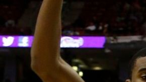 Marco Belinelli de los Spurs en acción.