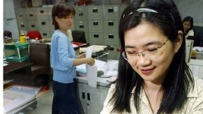 Ahora ya no hay necesidad de ir a una sucursal bancaria para hacer transacciones que se pueden realizar desde un teléfono móvil.