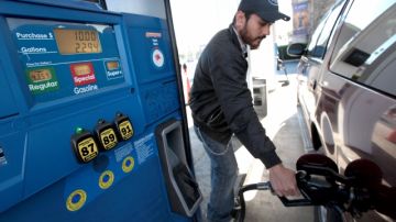 Se impondría un cobro de .12 centavos por galón de la gasolina en California.