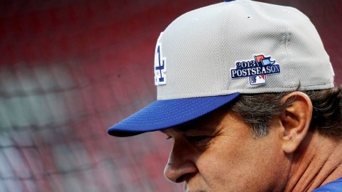 Don Mattingly seguirá al frente de los Dodgers al menos durante la próxima temporada.
