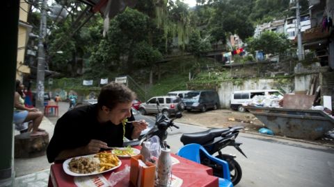 Los restaurantes gozan de buena clientela.
